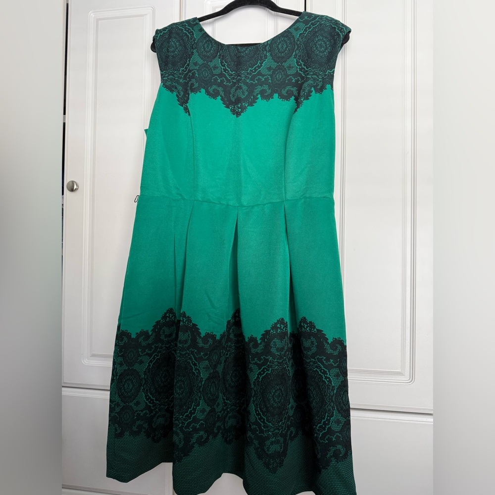 Elegant Green and Black Lace-print Dress